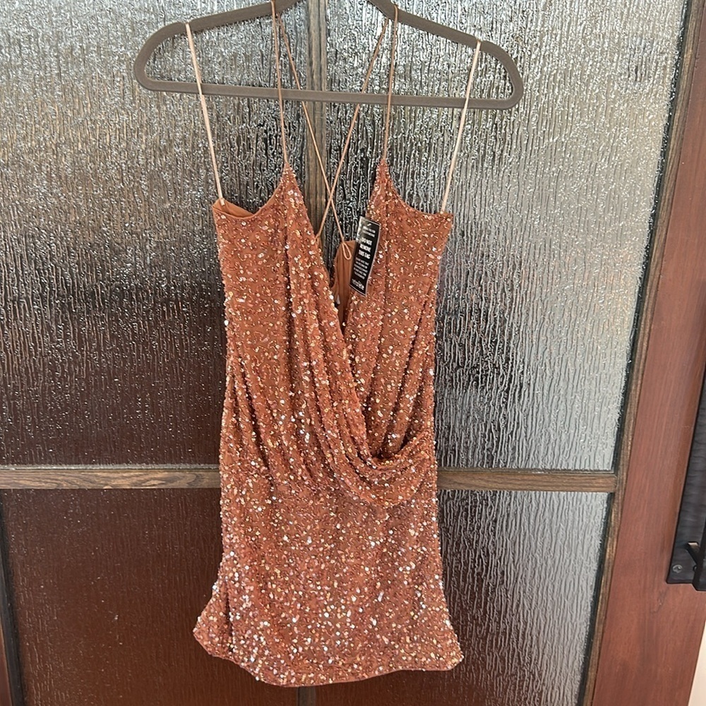 Retrofête Mich Mini Dress in size Medium NWT Event dress. - Picture 4 of 9